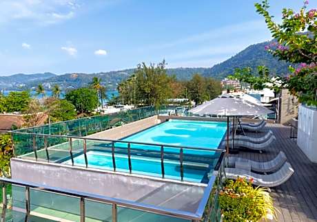 Deluxe King Room with Balcony and Mountain View