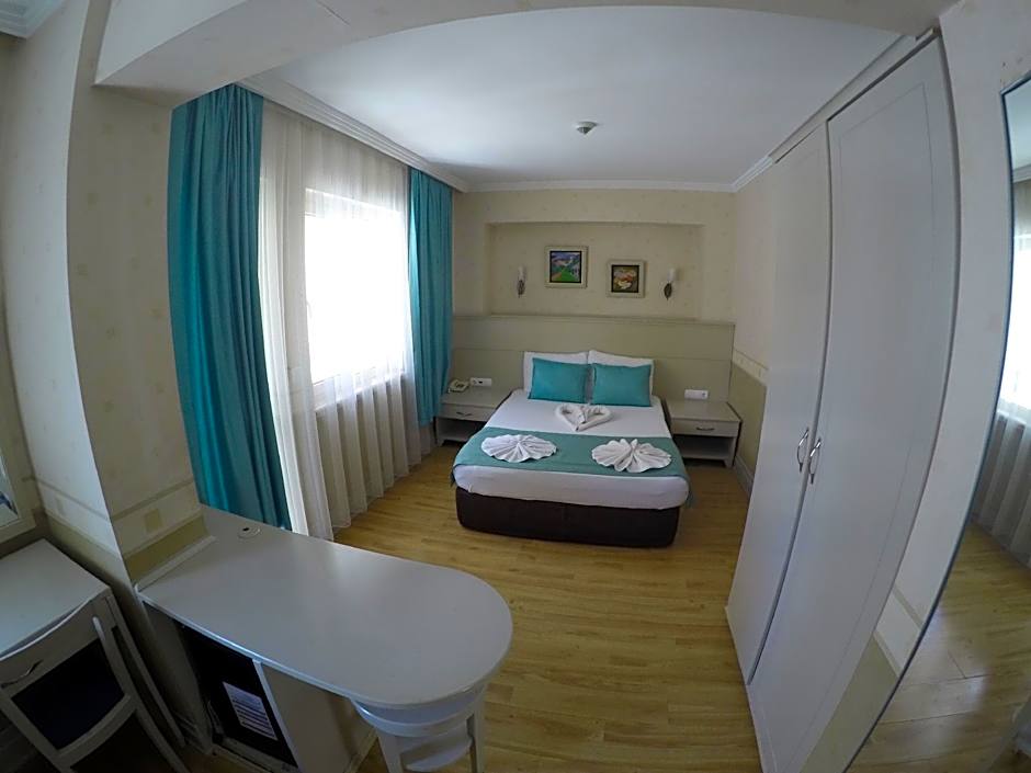 Almena Hotel