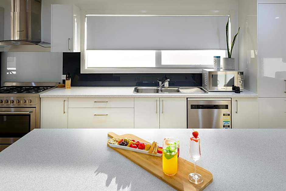 Georges Bay Apartments