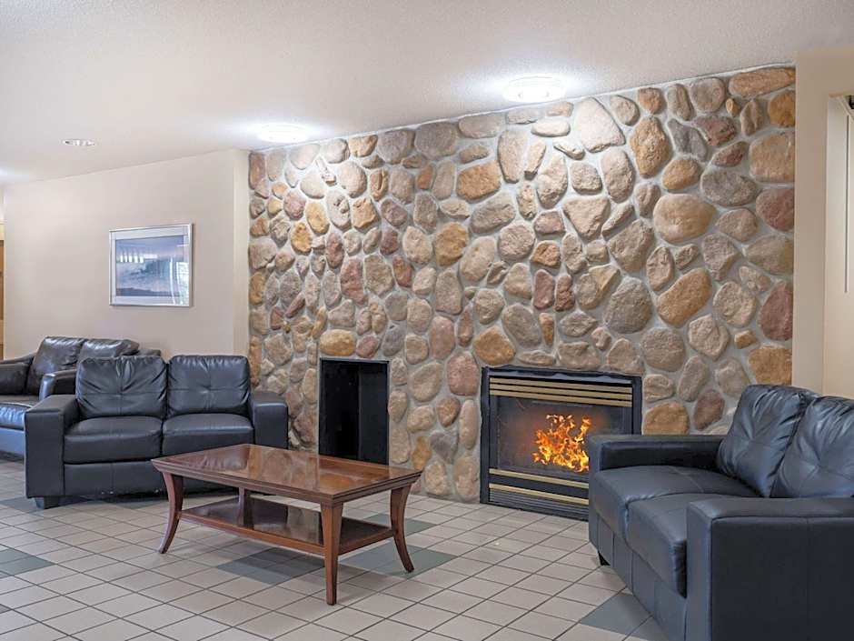 Travelodge by Wyndham Lacombe