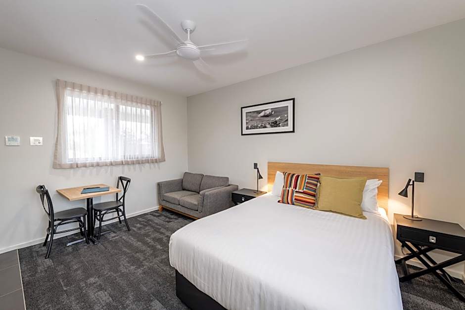 AVENUE MOTEL APARTMENTS