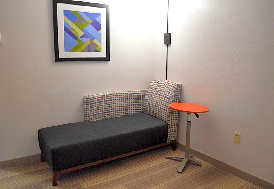 Holiday Inn Express & Suites Batesville By IHG