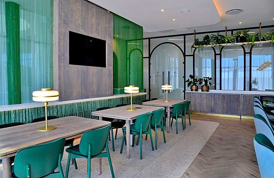 Courtyard Hotel Waterfall City