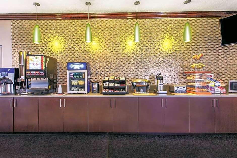 La Quinta Inn & Suites by Wyndham Tampa South