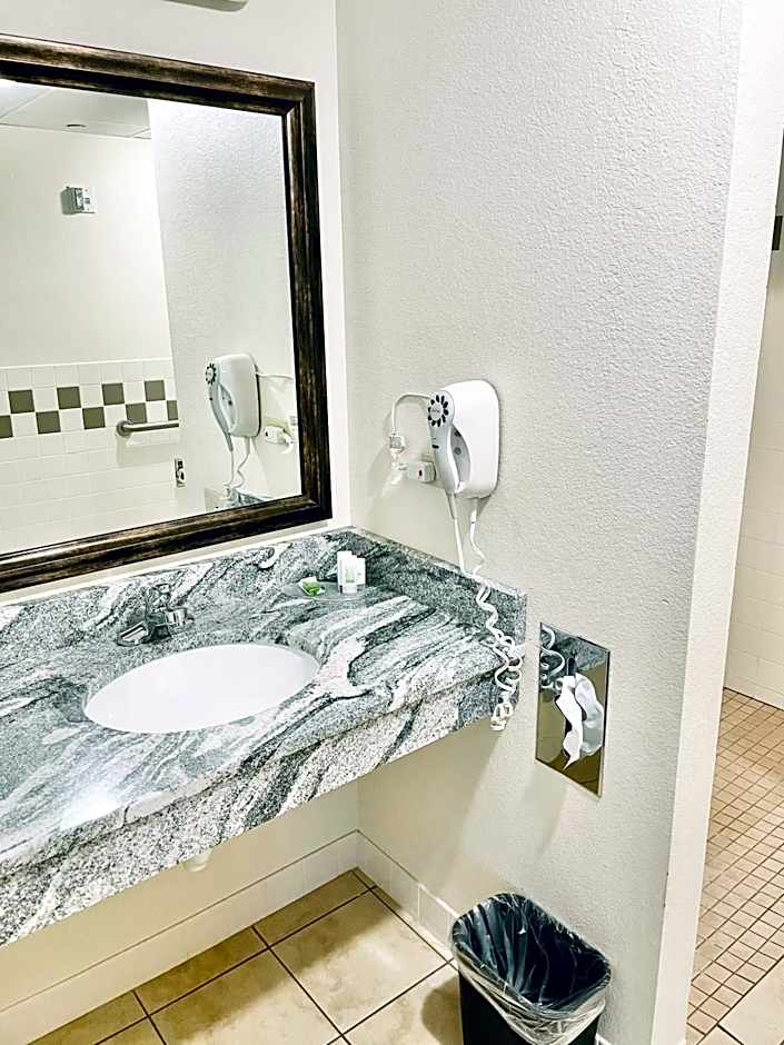 AmericInn by Wyndham Green Bay East