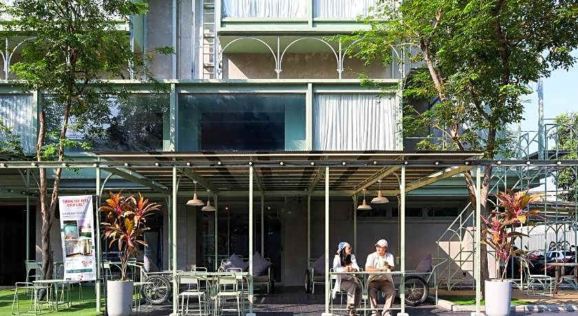 Samsen Street Hotel