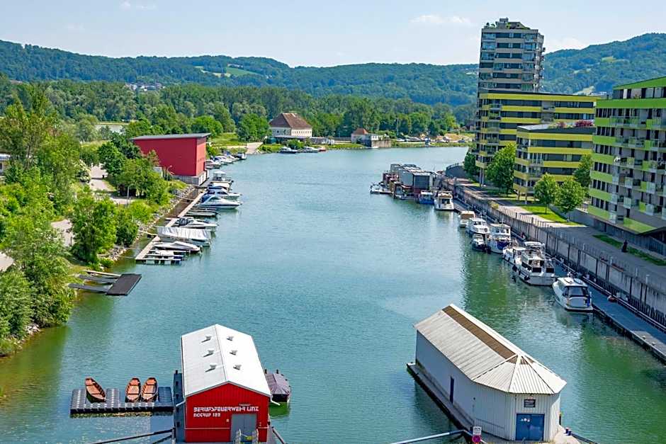 Trans World Hotel Donauwelle