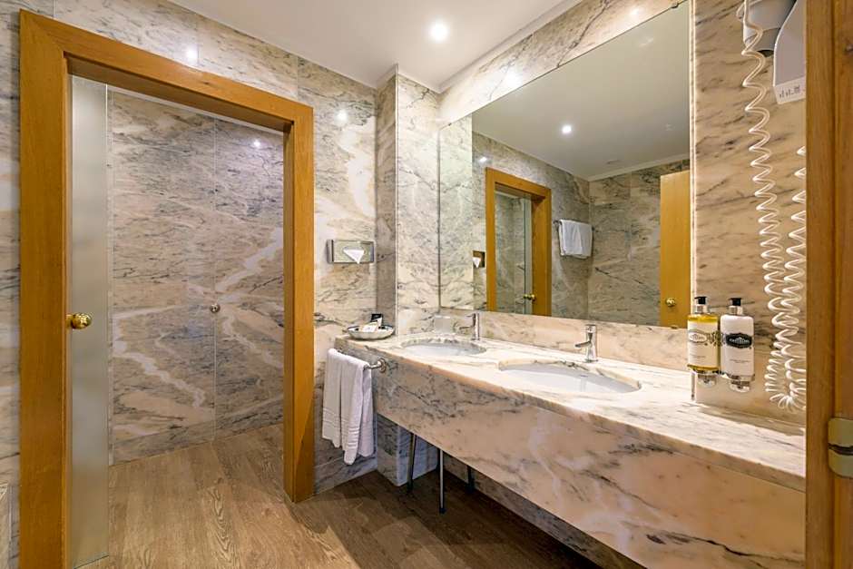 POUSADAS DE PORTUGAL MONUMNENT & HISTORIC HOTELS