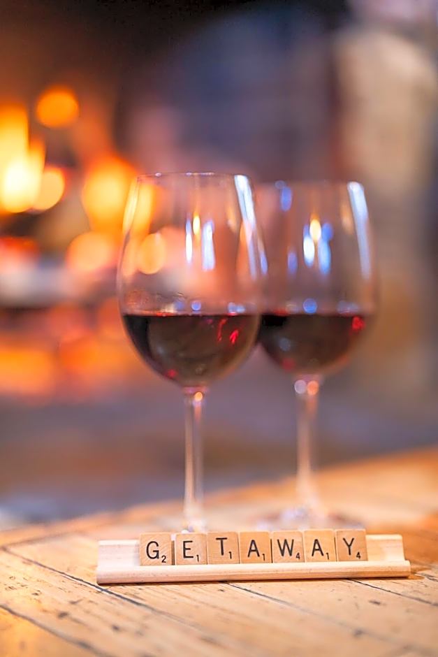 Storm Mountain Lodge Cabins Dining