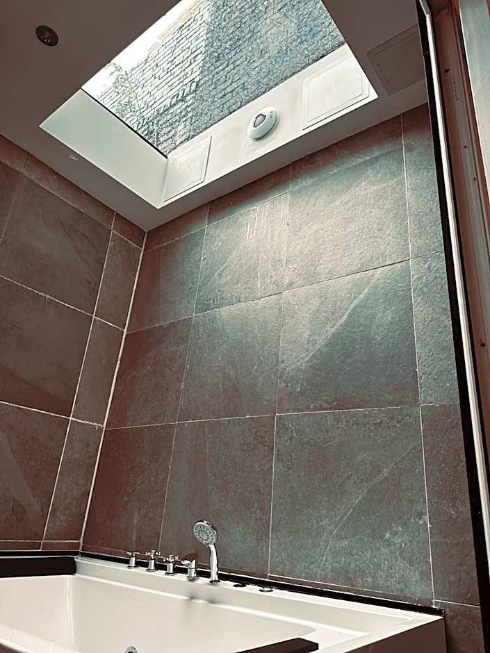 Duke and Duchess Apartments and Rooms - Private in Room Hot Tub Suites