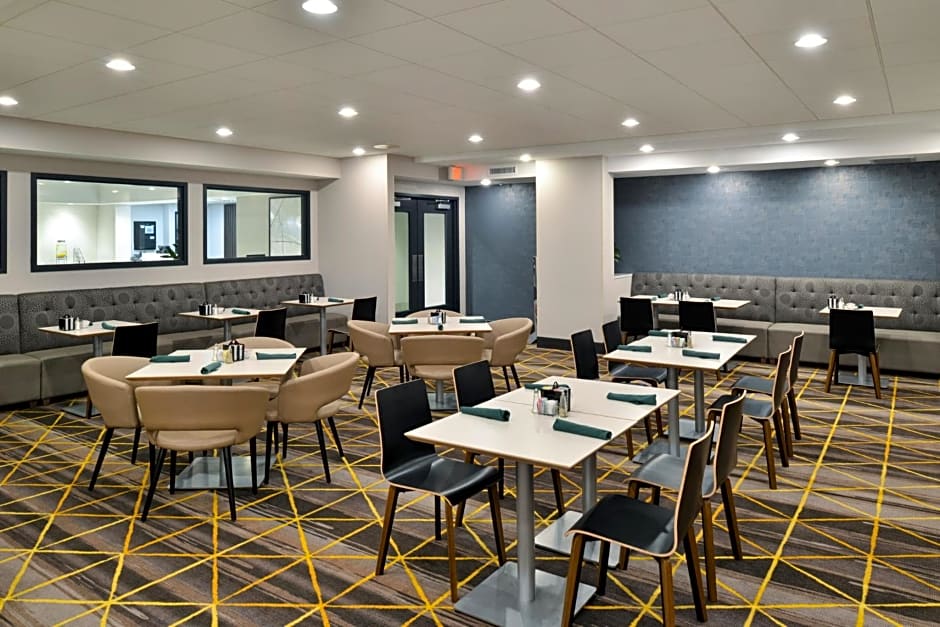 Holiday Inn Hotel & Suites Overland Park-Convention Center By IHG