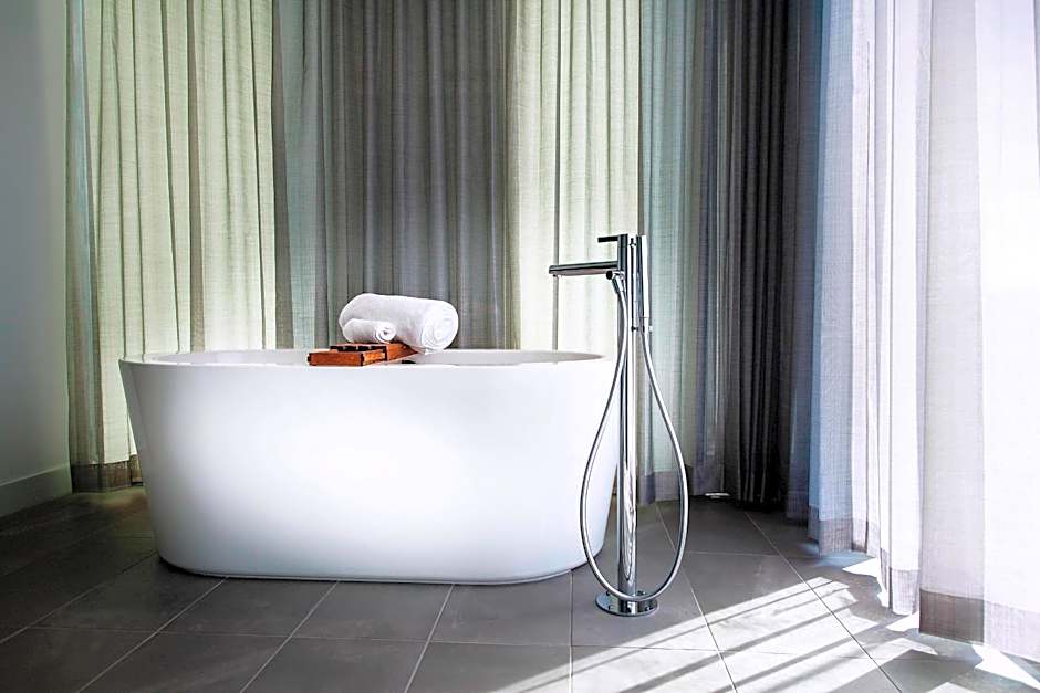 Le Meridien Columbus, The Joseph