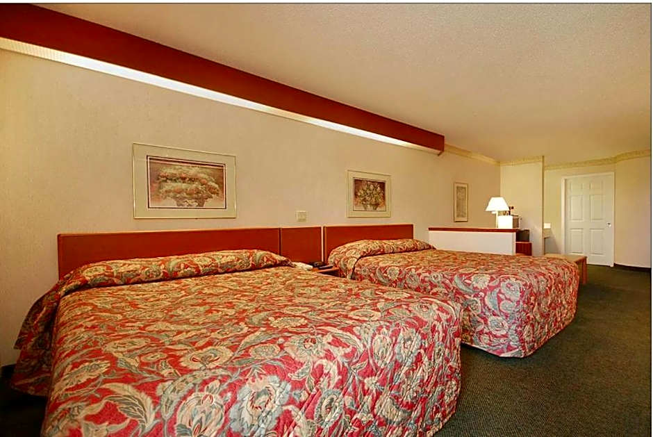 Syracuse Inn and Suites