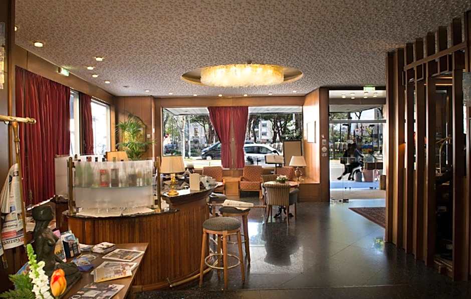 Royal Palace Hotel
