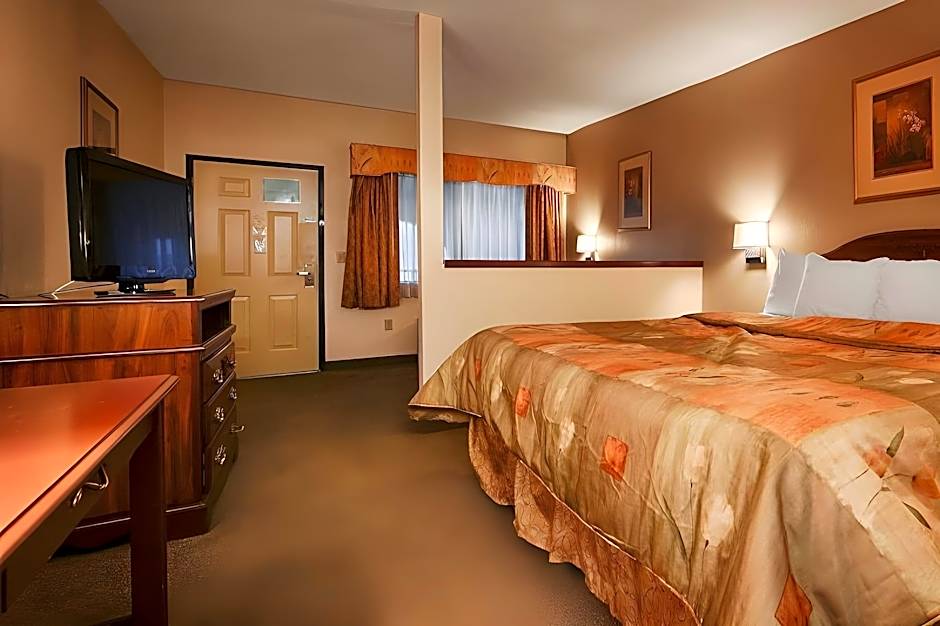 Econo Lodge Inn & Suites