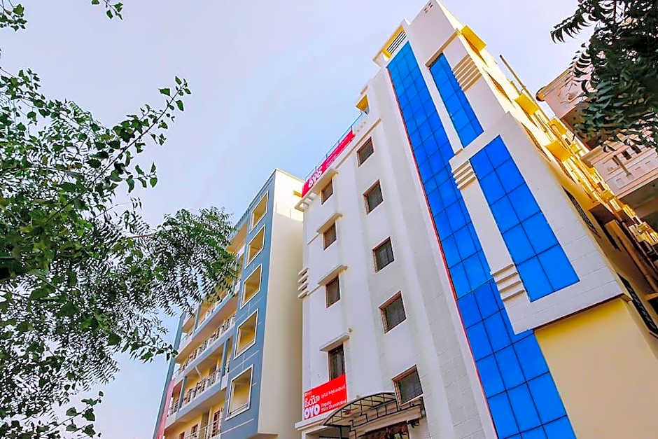 OYO 24397 Flagship 9 Star Hotel Shamshabad – Shamshabad, IA