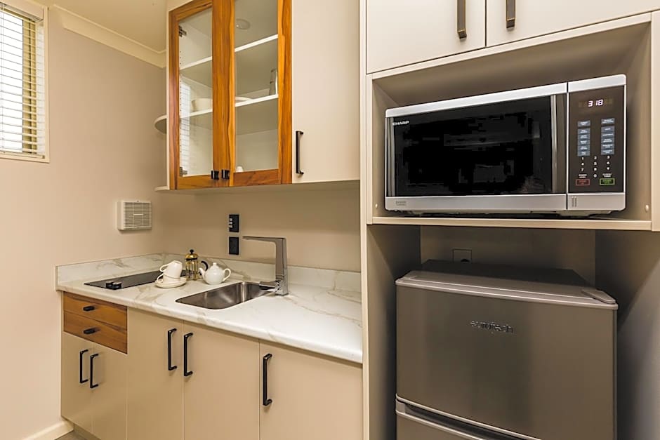 Pebble Beach Motor Inn