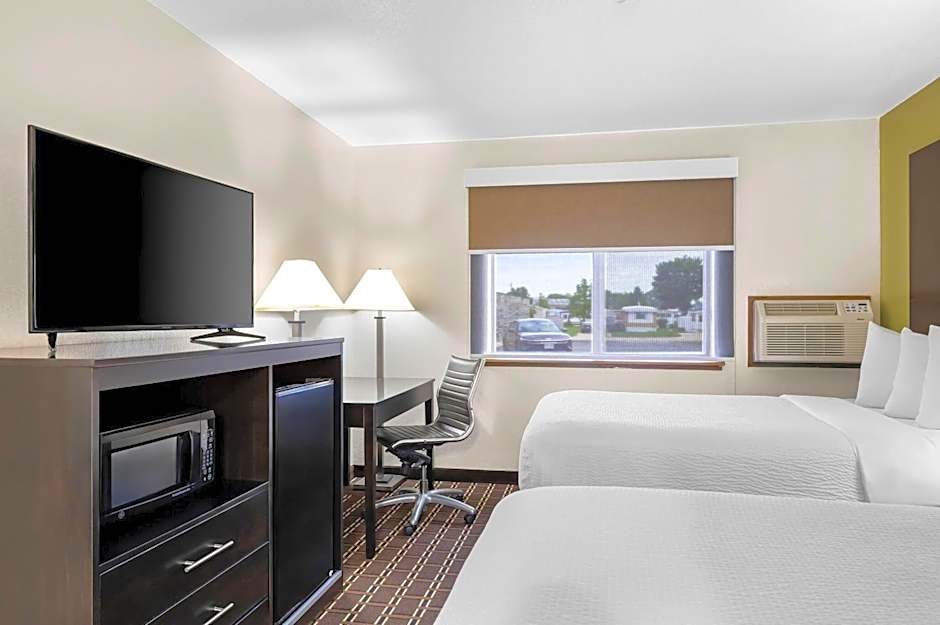 Super 8 by Wyndham La Crosse