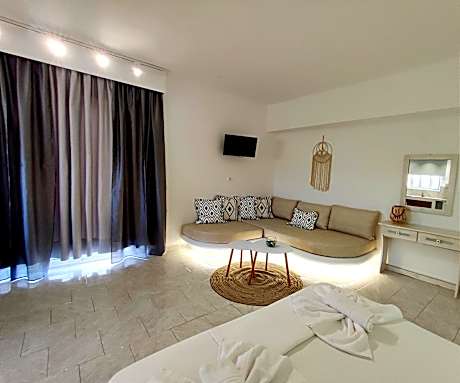 Deluxe Suite with Sea View