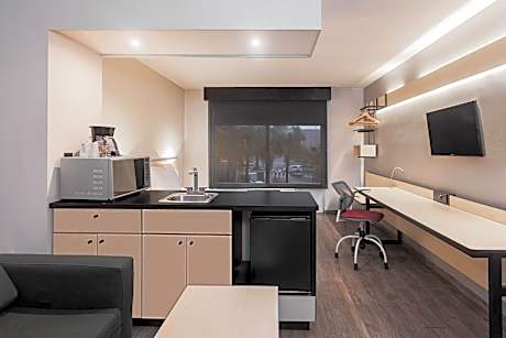 Suite, 1 Queen Bed with Sofa bed (1 Queen Bed and 1 Double Sofa Bed)