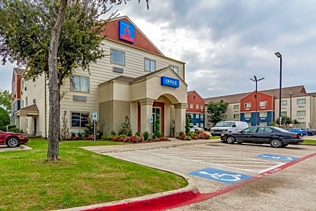 Studio 6 Dallas, TX