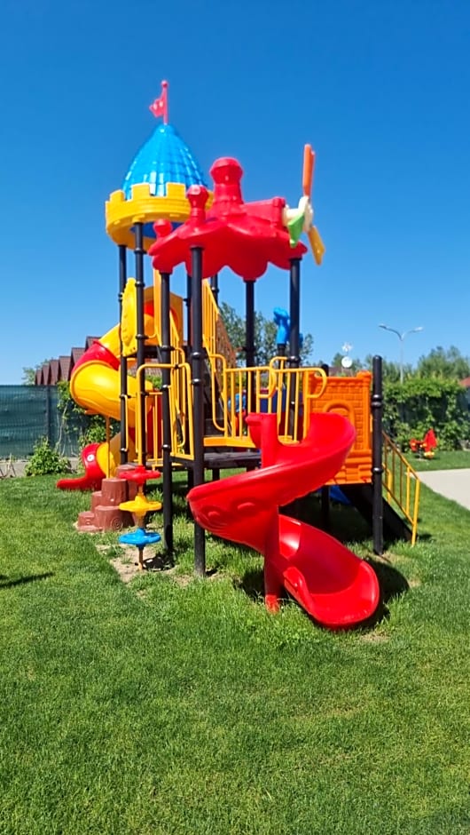 MORZA SZUM basen z podgrzewaną wodą, boisko, rowery