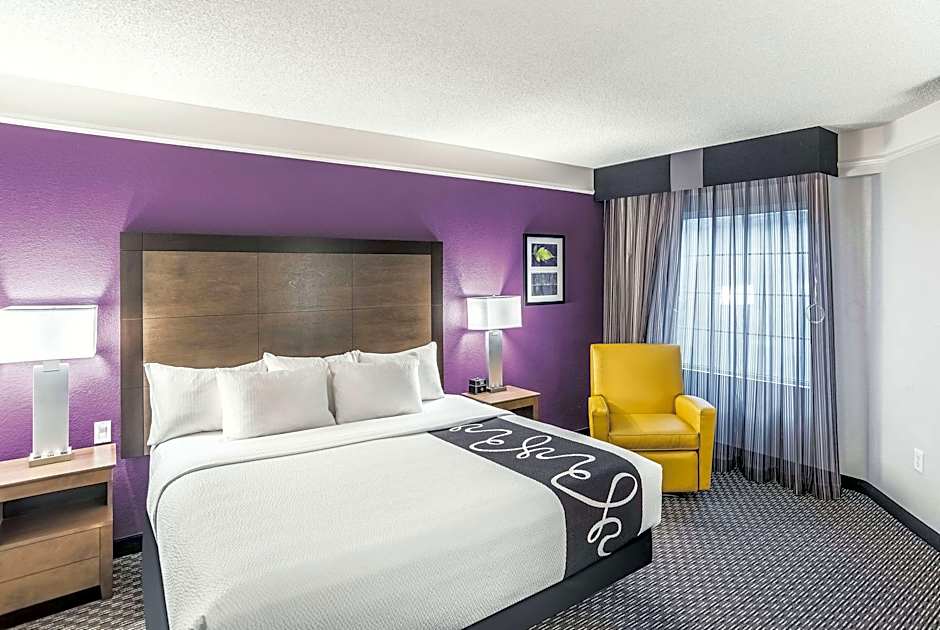 Photo 1 of 1 of 1 King Bed, Mobility Accessible, Grab Bars, Bathtub