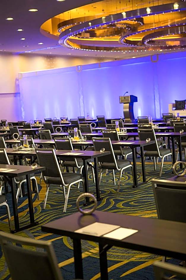Renaissance by Marriott Arlington Capital View Hotel