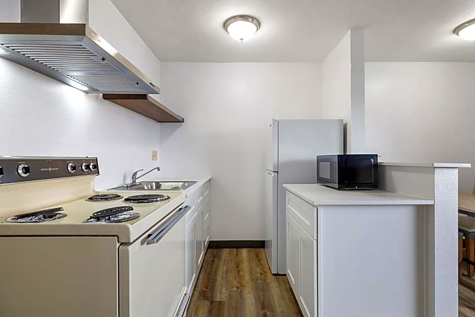 Kennewick Suites