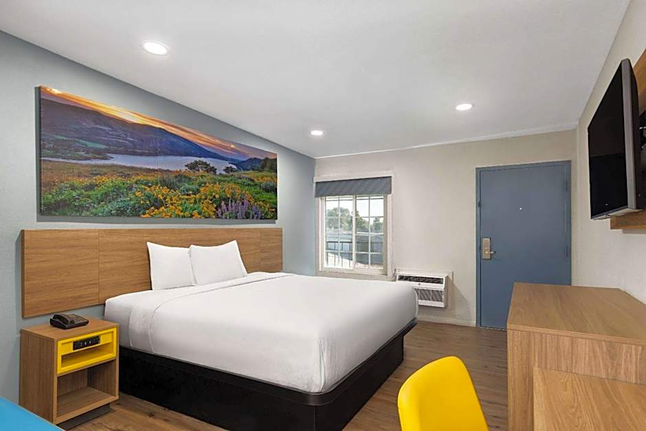 Days Inn by Wyndham Bakersfield