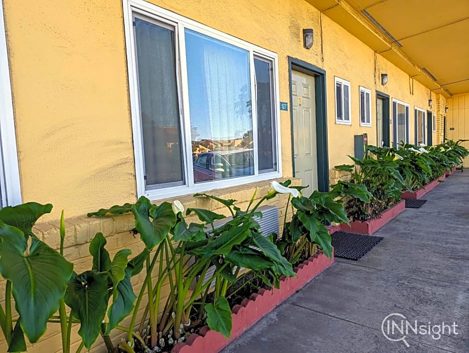 Deluxe Inn