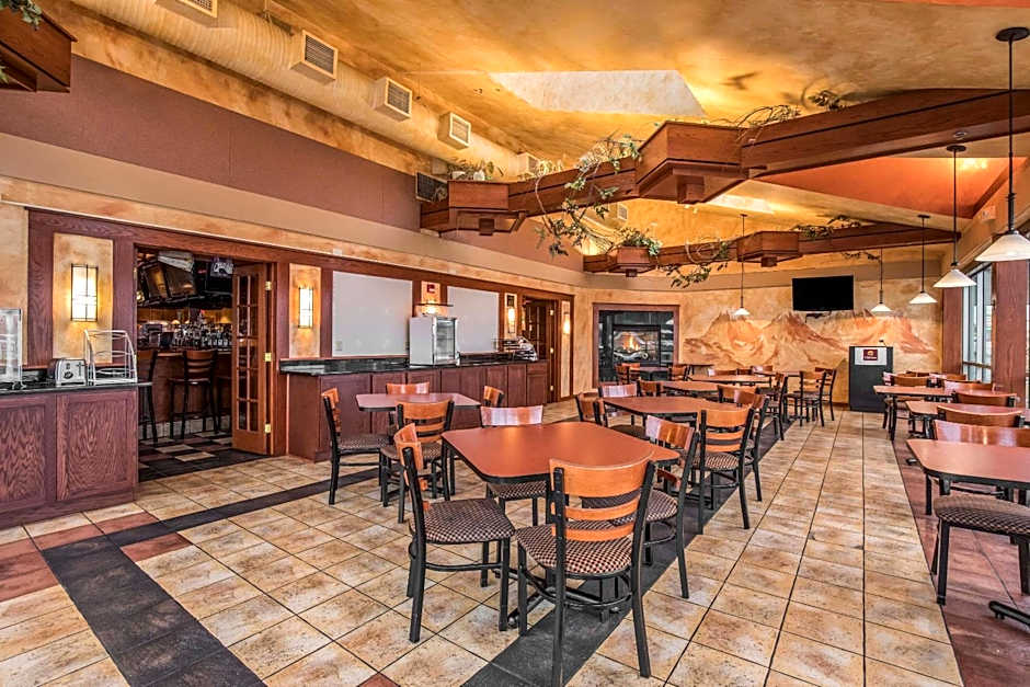 AmericInn & Suites by Wyndham Baraboo Event Center