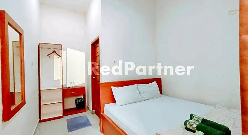 Calida Hotel Mitra RedDoorz near Alun Alun Wonosari