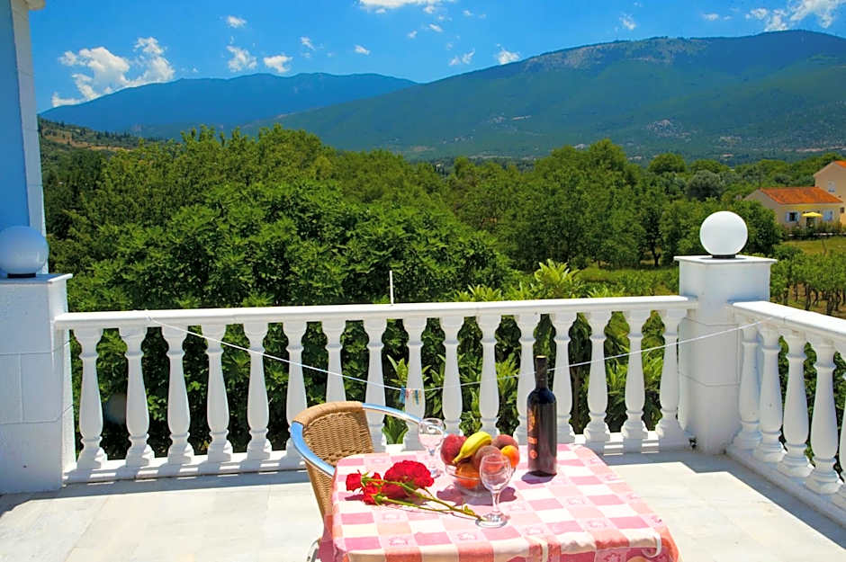 Nikos Studios and Apartments