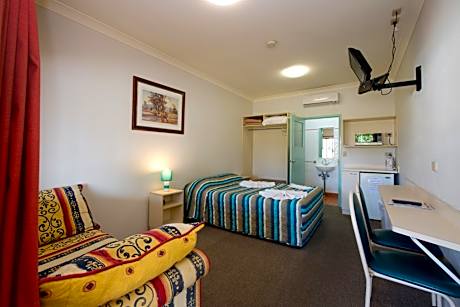 Standard Queen Room