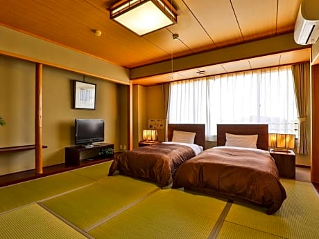 Twin Room with Tatami Floor and Toilet