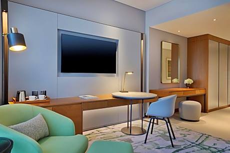 King Deluxe Room with Waterfront View and Balcony