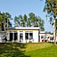 Ringsjöstrand Camping, Hotell och Stugby