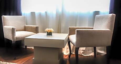 Premium Queen Room City View