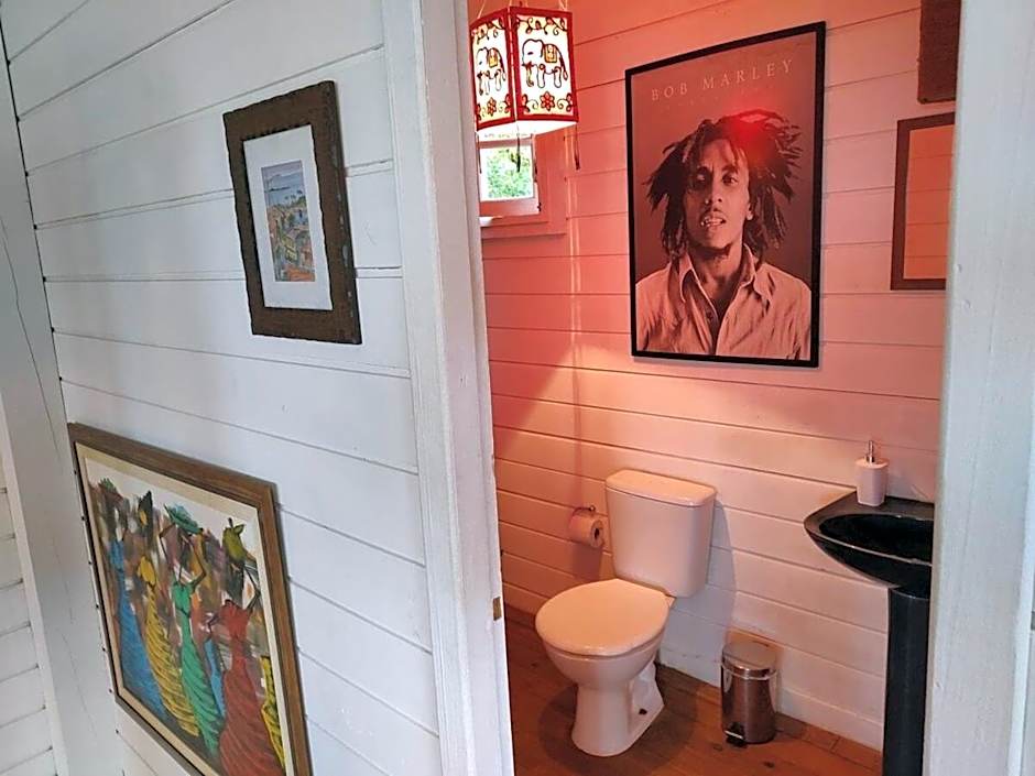 Cabana com vista mar, nascer do sol e lua cheia