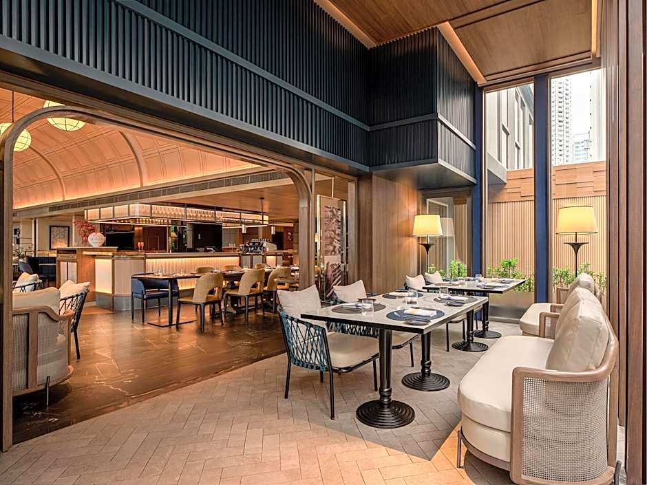 Madi Paidi Bangkok, Autograph Collection