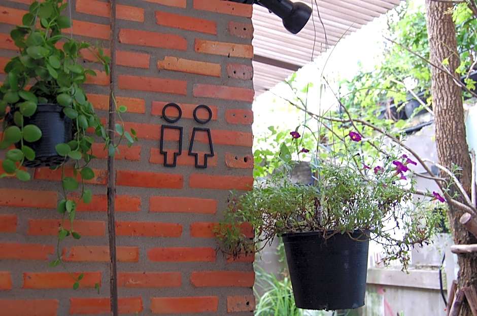 UdonBackpackers Beds and cafe