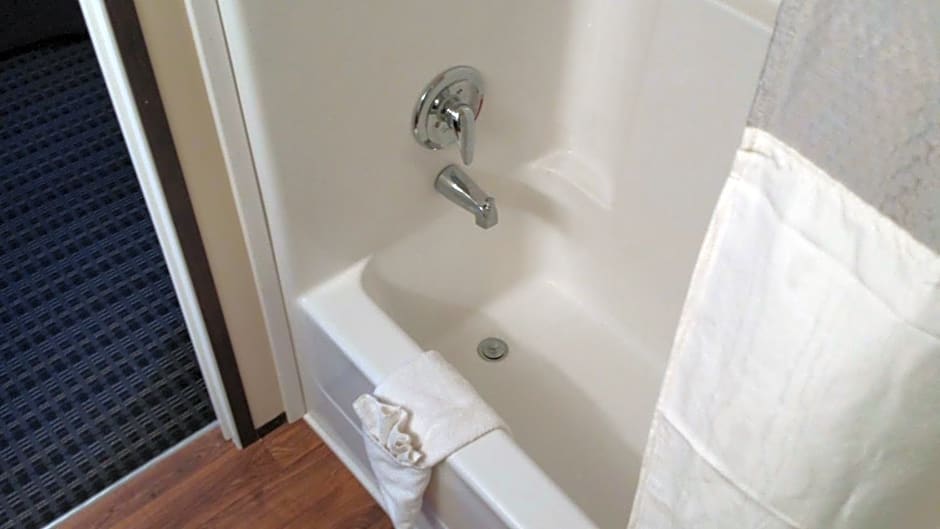 Instalodge Hotel and Suites Karnes City
