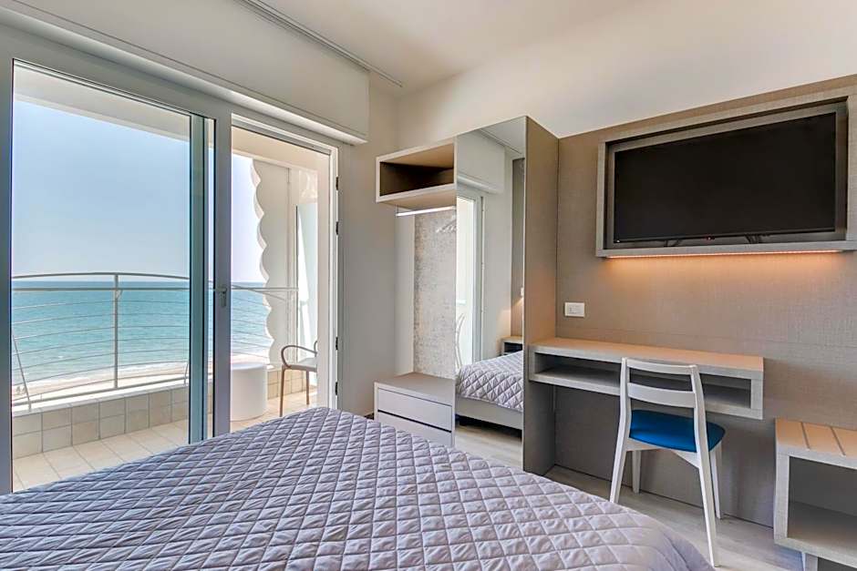 MARITTIMO Riccione - Hotel Clipper FRONTE MARE