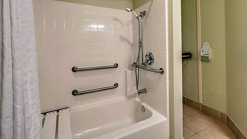 Best Western Plus Bayshore Inn