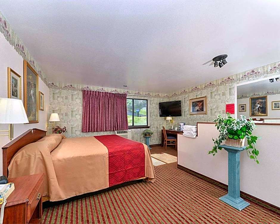 Rodeway Inn & Suites Madison East
