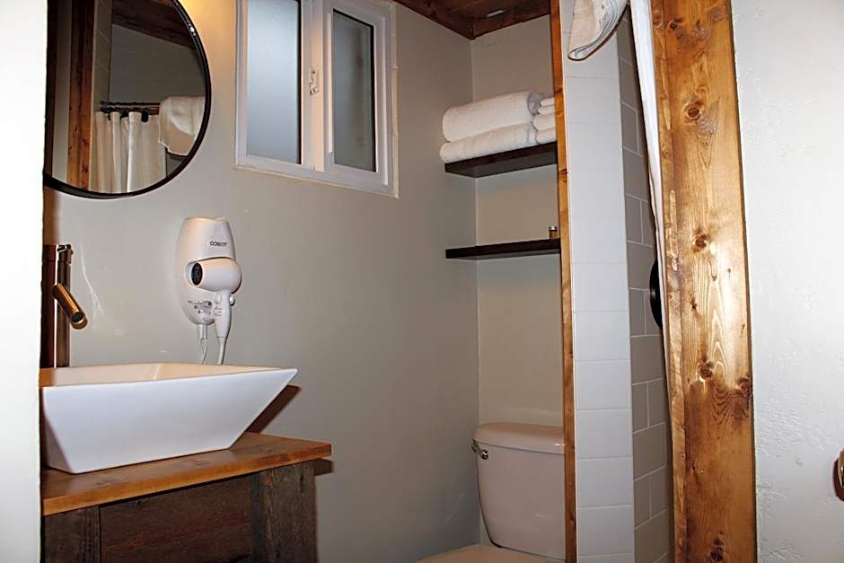 Elkhorn Cabins and Inn