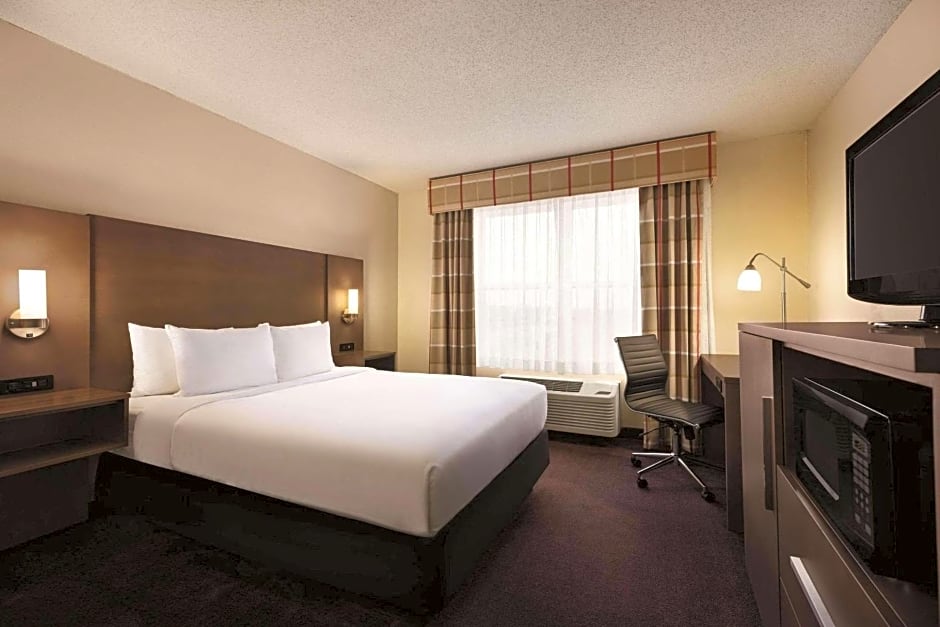 Country Inn & Suites by Radisson, Forest Lake, MN