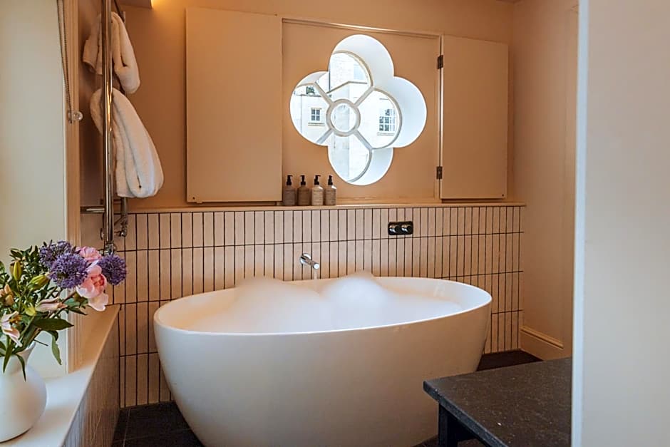 No 15 by GuestHouse, Bath