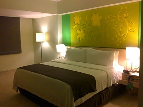 Standard King Room with Ocean View